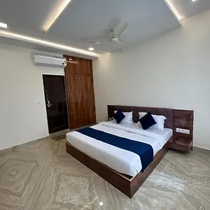 2* Hotel Padmashree