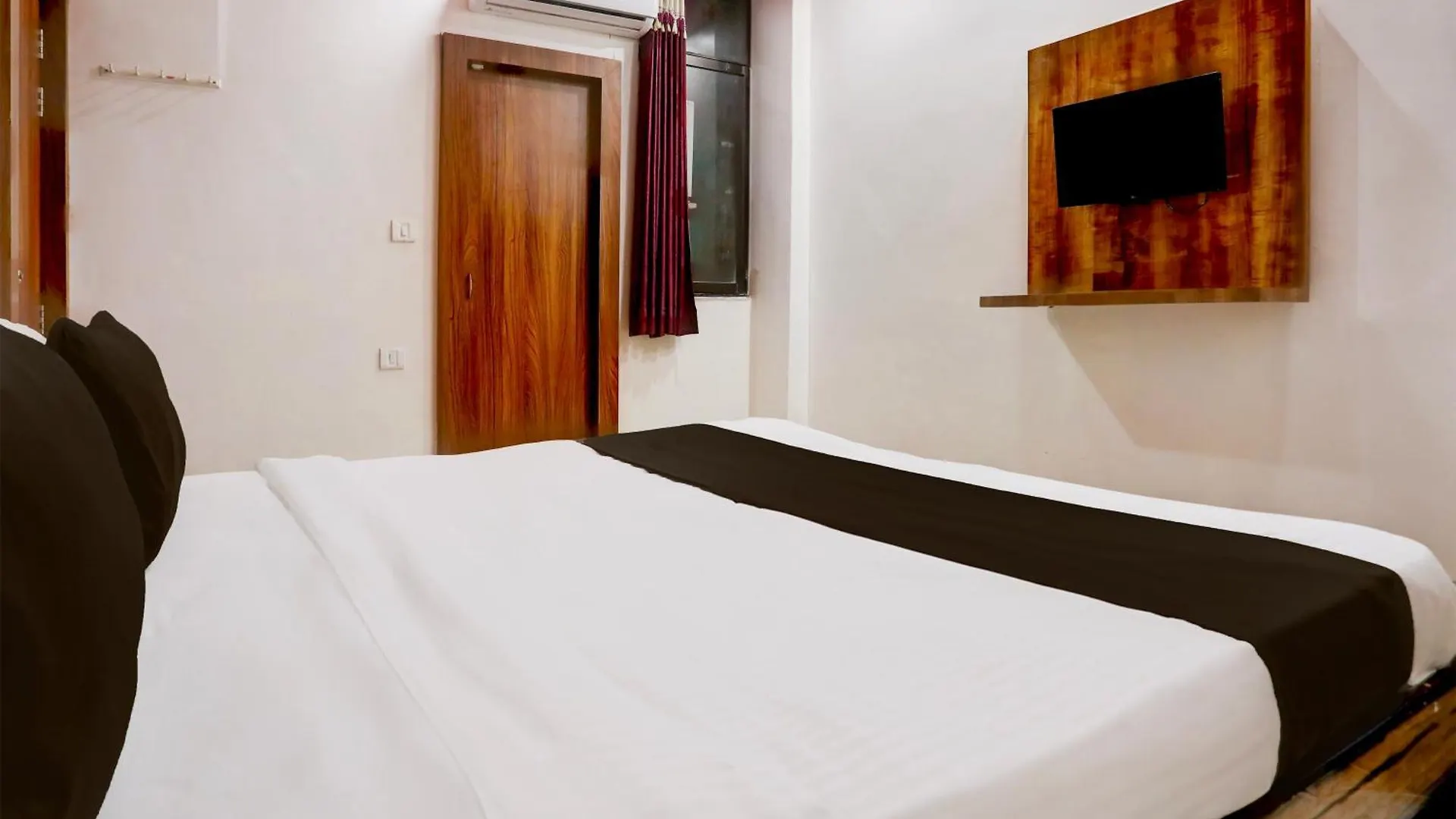 Super Collection O Rampura Near Sajjan Garh Fort Formerly Blue Mountain Hotell Udaipur