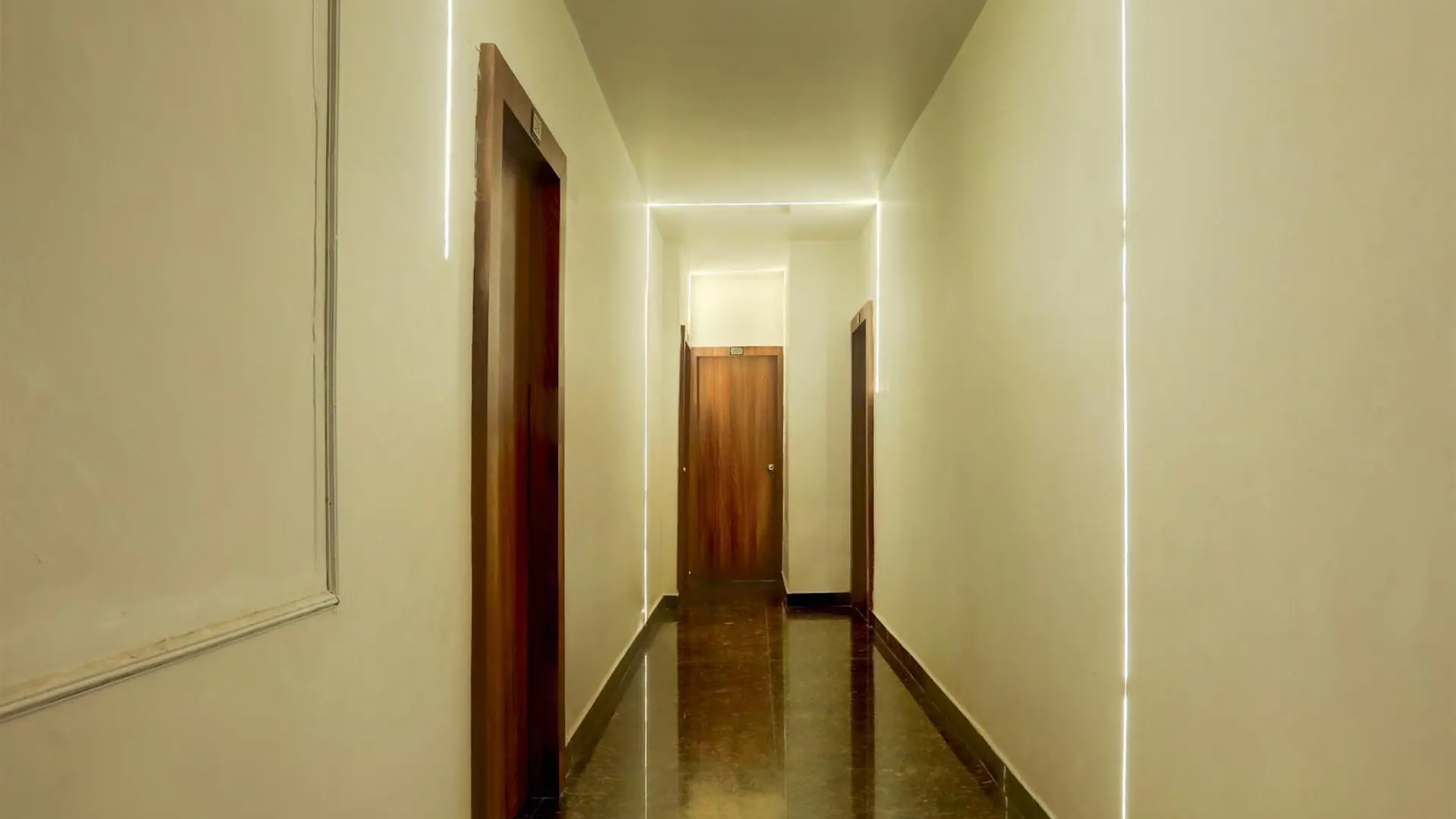 Super Collection O Rampura Near Sajjan Garh Fort Formerly Blue Mountain Hotell Udaipur 3*,  Indien