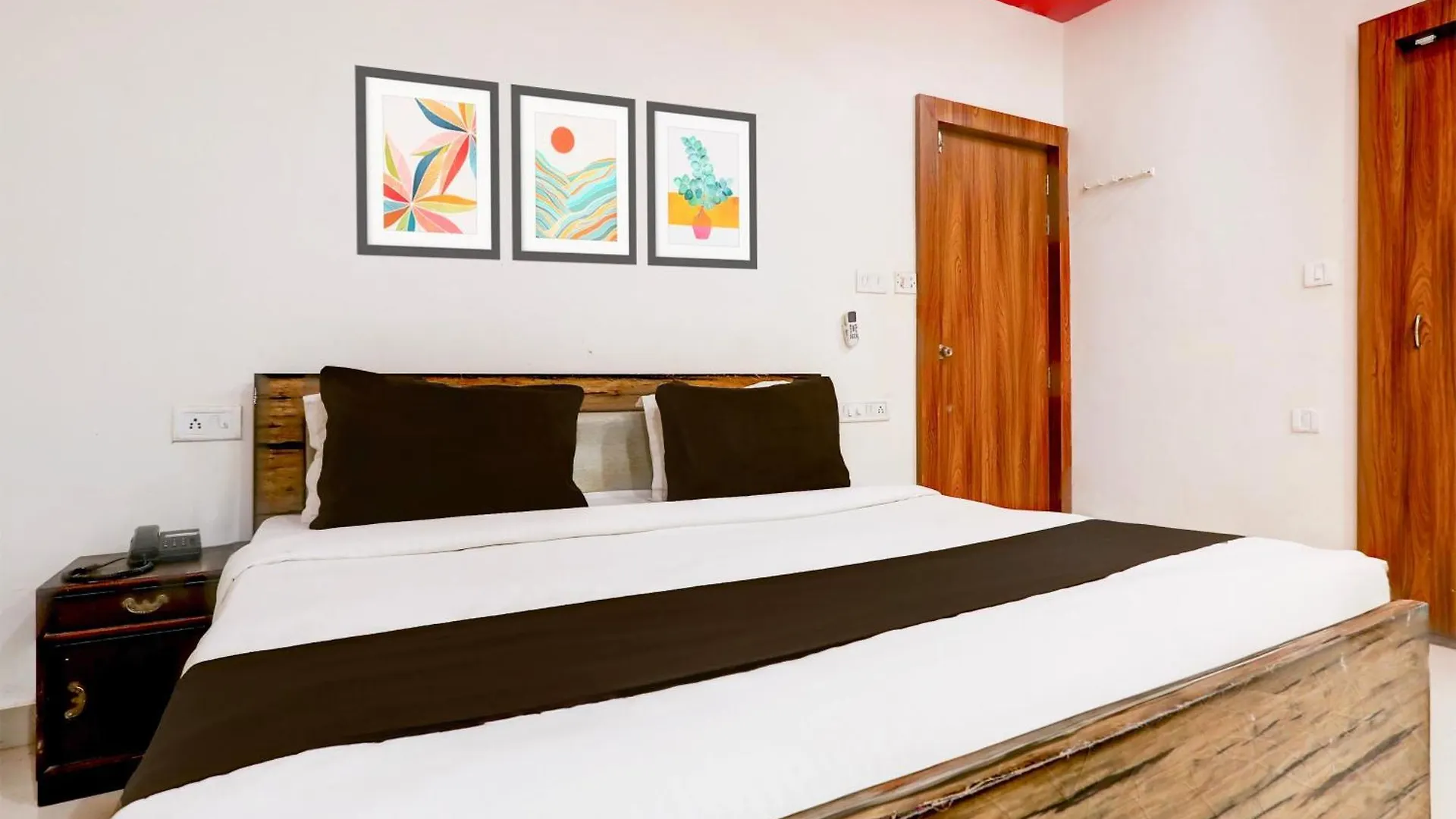 Super Collection O Rampura Near Sajjan Garh Fort Formerly Blue Mountain Hotell Udaipur