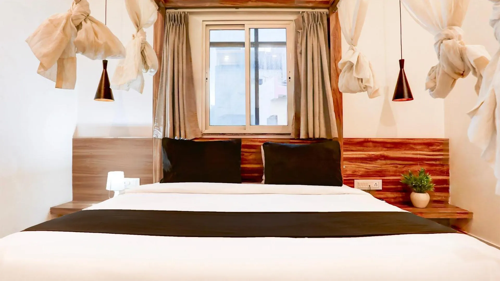 Super Collection O Rampura Near Sajjan Garh Fort Formerly Blue Mountain Hotell Udaipur